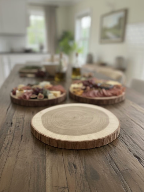 Wood Tree Trunk Slice Centerpiece: Rustic Charcuterie Board with Bark - Pine